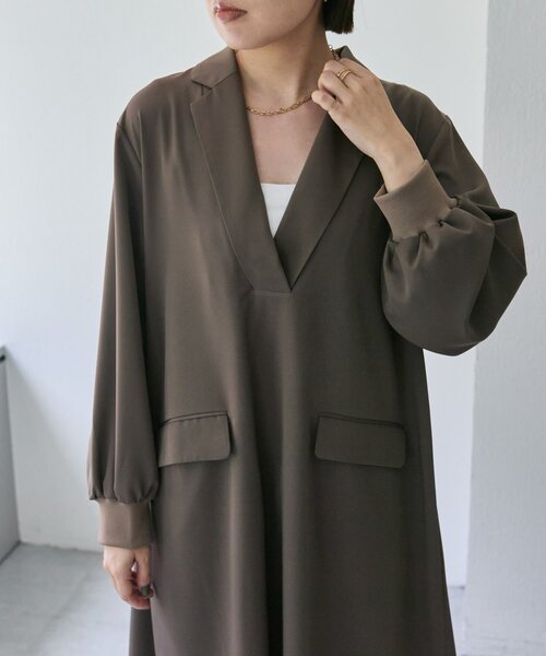 ear PAPILLONNER（イアパピヨネ）の「Vネックワンピース【SUM1 STYLE(スミスタイル)】（ワンピース・レディース・ブラック/モカ/ライトグレー/ネイビー・FREE）」の7枚目の写真