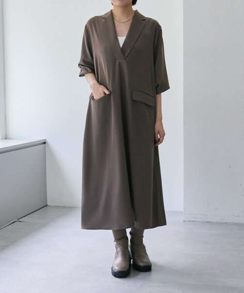ear PAPILLONNER（イアパピヨネ）の「Vネックワンピース【SUM1 STYLE(スミスタイル)】（ワンピース・レディース・ブラック/モカ/ライトグレー/ネイビー・FREE）」の7枚目の写真