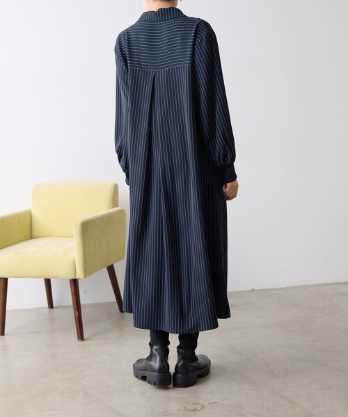 ear PAPILLONNER（イアパピヨネ）の「Vネックワンピース【SUM1 STYLE(スミスタイル)】（ワンピース・レディース・ブラック/モカ/ライトグレー/ネイビー・FREE）」の17枚目の写真