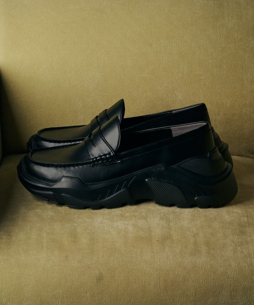 Lui's（ルイス）の「デザインバックルシューズ（ローファー）」 - WEAR