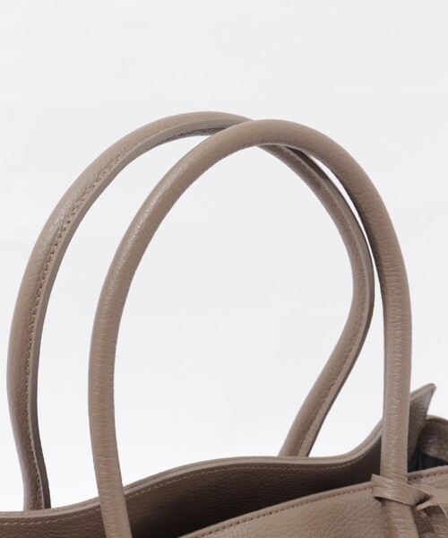 NOLLEY’S（ノーリーズ）の「ひねりベルトレザートートバッグ（トートバッグ・レディース・ブラック/ベージュ・FREE）」の21枚目の写真