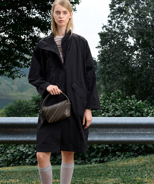 CHARLES & KEITH（チャールズ & キース）の「Zeya ゼヤ スエードストップハンドルバッグ（ハンドバッグ・レディース・ブラウン系その他4・S）」の2枚目の写真