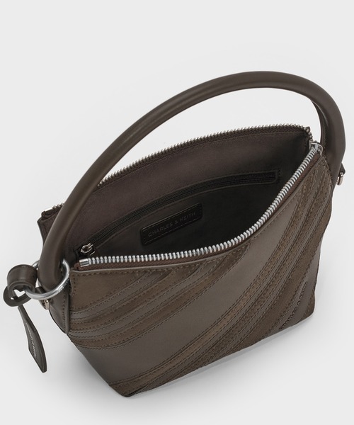CHARLES & KEITH（チャールズ & キース）の「Zeya ゼヤ スエードストップハンドルバッグ（ハンドバッグ・レディース・ブラウン系その他4・S）」の7枚目の写真