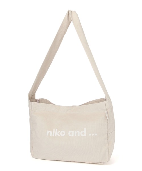 niko and...(ニコアンド)の「オリジナルコーデュロイBIGショルダーバッグ【ニコロゴトート】(ショルダーバッグ・レディース・グレー/オフホワイト/グリーン/ブラウン/ネイビー・0)」の1枚目の写真