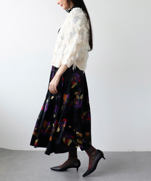 Three Four Time（ｽﾘｰﾌｫｰﾀｲﾑ）の「ビンテージフラワーティアードスカート（スカート・レディース・ブラック/グレー・FREE）」の3枚目の写真