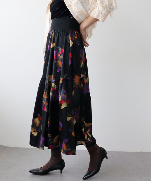 Three Four Time（ｽﾘｰﾌｫｰﾀｲﾑ）の「ビンテージフラワーティアードスカート（スカート・レディース・ブラック/グレー・FREE）」の5枚目の写真