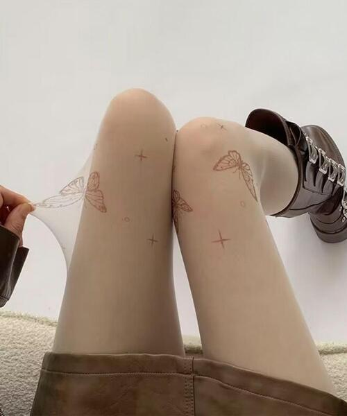 WEGO（ウィゴー）の「WEGO/バタフライタトゥータイツ（タイツ/ストッキング・レディース・ブラック・FREE）」の2枚目の写真