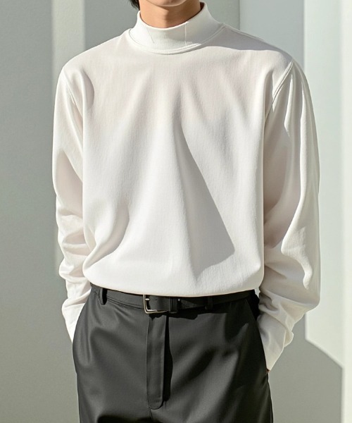 BENUSTA(ベヌスタ)の「A'GEM/9 × .kom 『BENUSTA /ベヌスタ』Mock Neck Basic Long Sleeve Tee /モックネックベーシックロングスリーブカットソー(Tシャツ/カットソー・メンズ・チャコールグレー/ブラック/ホワイト・M)」の2枚目の写真