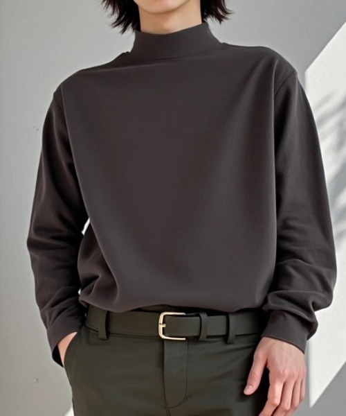 BENUSTA(ベヌスタ)の「A'GEM/9 × .kom 『BENUSTA /ベヌスタ』Mock Neck Basic Long Sleeve Tee /モックネックベーシックロングスリーブカットソー(Tシャツ/カットソー・メンズ・チャコールグレー/ブラック/ホワイト・M)」の1枚目の写真