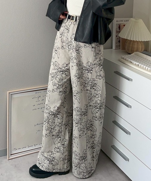 merrylatte（メリーラテ）の「フラワージャガードワイドデニム【NOUA】（デニムパンツ・レディース・ホワイト/ブラック・S/M）」の2枚目の写真