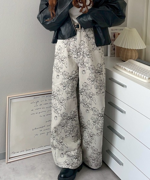 merrylatte（メリーラテ）の「フラワージャガードワイドデニム【NOUA】（デニムパンツ・レディース・ホワイト/ブラック・S/M）」の4枚目の写真