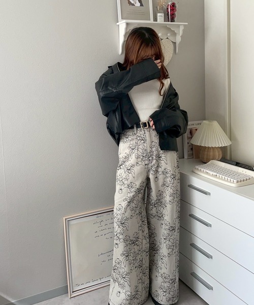 merrylatte（メリーラテ）の「フラワージャガードワイドデニム【NOUA】（デニムパンツ・レディース・ホワイト/ブラック・S/M）」の6枚目の写真