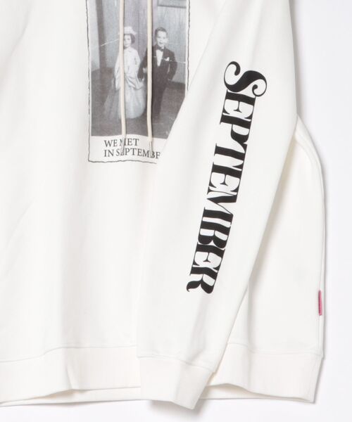 September(セプテンバー)の「【RES】【SEPTEMBER(セプテンバー)】photo hoodie(パーカー・レディース・ホワイト・MEDIUM)」の3枚目の写真