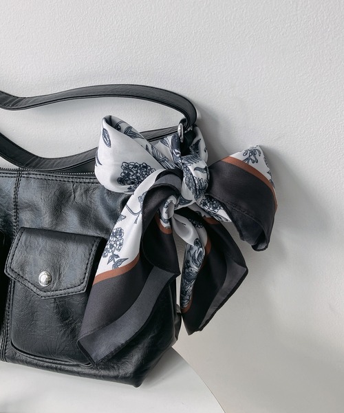 AS KNOW AS plus(アズノゥアズプラス)の「ヴィンテージ風スカーフ 70×70(バンダナ/スカーフ・レディース・E/D/C/B/A・FREE)」の11枚目の写真