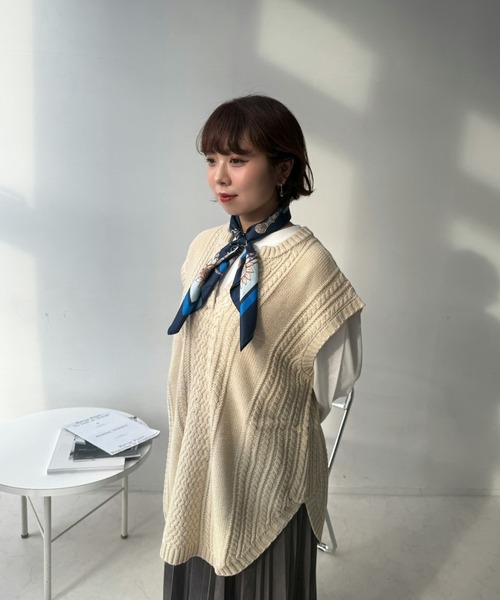 AS KNOW AS plus(アズノゥアズプラス)の「ヴィンテージ風スカーフ 70×70(バンダナ/スカーフ・レディース・E/D/C/B/A・FREE)」の17枚目の写真