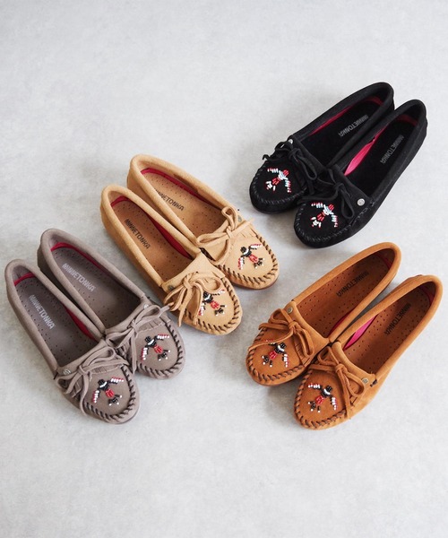 Minnetonka(ミネトンカ)の「MINNETONKA ミネトンカ / ビーズ刺繍 スエードモカシン THUNDERBIRD ANIMIKI サンダーバード(モカシン/デッキシューズ・レディース・ブラック/グレー/ベージュ/ブラウン/シルバー・6/7/8/5)」の6枚目の写真