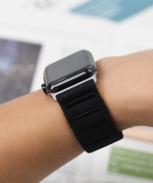 Fun & Daily(ファンアンドデイリー)の「Loop Nylon Apple Watch Band / アップルウォッチバンド(デジタル腕時計・メンズ・オレンジ/ブラック/ブラック系その他・A/B)」の3枚目の写真