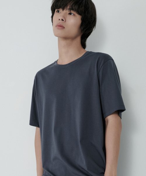 MUSINSA STANDARD（ムシンサスタンダード）の「[クールタンダード] ベーシッククルーネックTシャツ [アイアングレー]（Tシャツ/カットソー・メンズ・その他・LARGE/X-LARGE/XX-LARGE/XXX-LARGE/SMALL/MEDIUM）」の3枚目の写真