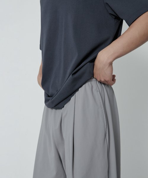 MUSINSA STANDARD（ムシンサスタンダード）の「[クールタンダード] ベーシッククルーネックTシャツ [アイアングレー]（Tシャツ/カットソー・メンズ・その他・LARGE/X-LARGE/XX-LARGE/XXX-LARGE/SMALL/MEDIUM）」の5枚目の写真