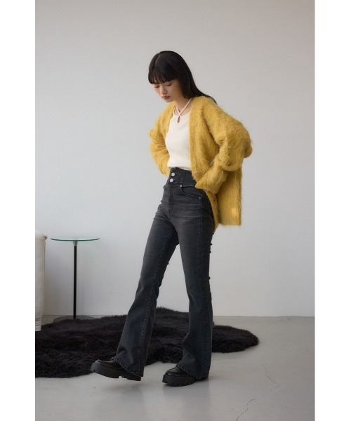 AZUL by moussy(アズールバイマウジー)の「AZUL DENIM H/Wバックリボンフレアデニム(デニムパンツ・レディース・ライトブラック/ブルー・SMALL/MEDIUM)」の5枚目の写真