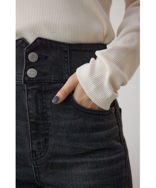 AZUL by moussy(アズールバイマウジー)の「AZUL DENIM H/Wバックリボンフレアデニム(デニムパンツ・レディース・ライトブラック/ブルー・SMALL/MEDIUM)」の11枚目の写真