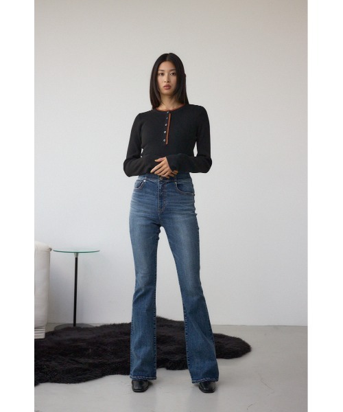 AZUL by moussy(アズールバイマウジー)の「AZUL DENIM H/Wバックリボンフレアデニム(デニムパンツ・レディース・ライトブラック/ブルー・SMALL/MEDIUM)」の15枚目の写真
