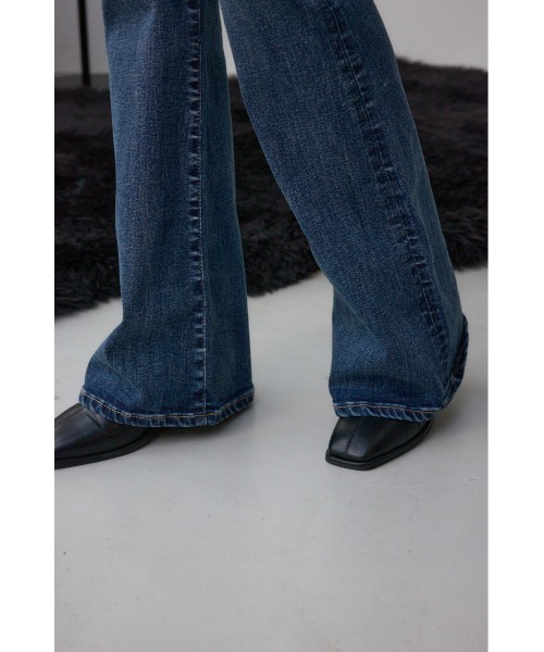 AZUL by moussy(アズールバイマウジー)の「AZUL DENIM H/Wバックリボンフレアデニム(デニムパンツ・レディース・ライトブラック/ブルー・SMALL/MEDIUM)」の22枚目の写真