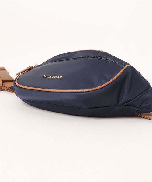 COLE HAAN（コールハーン）の「マッケンナ ナイロン ベルト バッグ womens（ボディバッグ/ウエストポーチ・レディース・ネイビー・OSFA）」の8枚目の写真