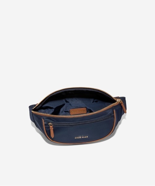 COLE HAAN（コールハーン）の「マッケンナ ナイロン ベルト バッグ womens（ボディバッグ/ウエストポーチ・レディース・ネイビー・OSFA）」の6枚目の写真