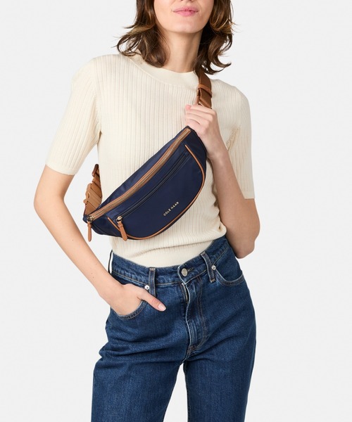COLE HAAN（コールハーン）の「マッケンナ ナイロン ベルト バッグ womens（ボディバッグ/ウエストポーチ・レディース・ネイビー・OSFA）」の2枚目の写真