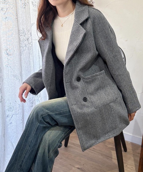 Amulet(アミュレット)の「クラシカルな風合いで洗練された印象に! ミドル丈ヘリンボーン柄チェスターコート(チェスターコート・レディース・グレー/ベージュ/ブラウン・S/M/L/XL)」の8枚目の写真