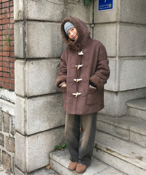 ANOETIC(アノエティック)の「ANC HOODIE MUSTANG_BROWN(ムートンコート・レディース・ブラウン・FREE)」の2枚目の写真
