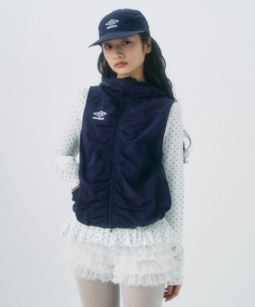 【umbro×fekete】gathered hoodie vest umbro×fekete】gathered hoodie vest / ギャザーフーディーベスト