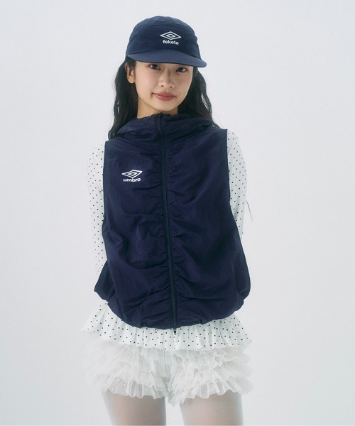 【umbro×fekete】gathered hoodie vest umbro×fekete】gathered hoodie vest / ギャザーフーディーベスト