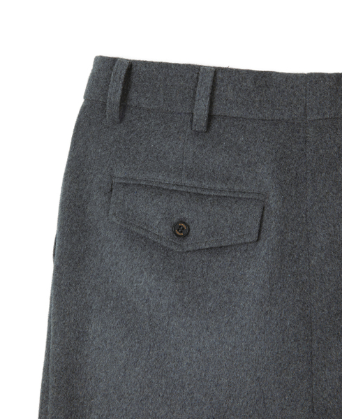SYNQIA(シンキア)の「ボタンディテールグルカトラウザー チャコールグレー(スラックス・メンズ・その他・SMALL/MEDIUM/LARGE)」の2枚目の写真