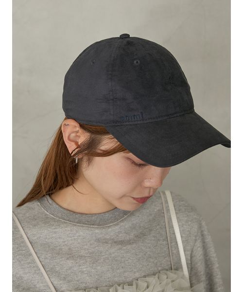 emmi(エミ)の「【emmiINEW ERA®】9TWENTY(TM)emmiロゴスエードキャップ(キャップ・レディース・チェック/ホワイト/レッド/ブラック・F)」の2枚目の写真