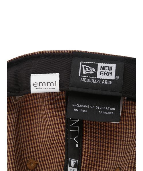 emmi(エミ)の「【emmiINEW ERA®】9TWENTY(TM)emmiロゴスエードキャップ(キャップ・レディース・チェック/ホワイト/レッド/ブラック・F)」の15枚目の写真