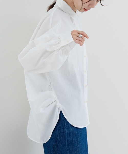 refinedworks(リファインドワークス)の「【refinedworks】大人の ストライプシャツ(シャツ/ブラウス・レディース・オフホワイト/グレー/ブルー・FREE)」の1枚目の写真