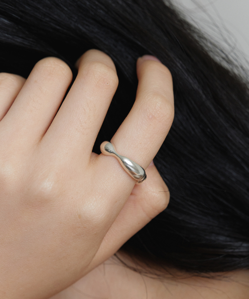 BYWEEKEND(バイウィーケンド)の「Heidi ring(リング・レディース・シルバー・FREE/15 /13/17)」の2枚目の写真