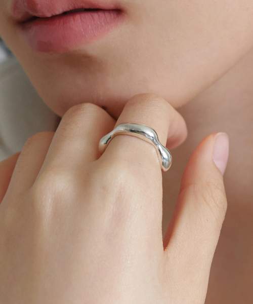 BYWEEKEND(バイウィーケンド)の「Heidi ring(リング・レディース・シルバー・FREE/15 /13/17)」の3枚目の写真