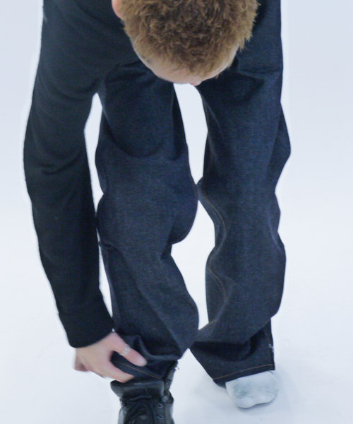 WISM(ウィズム)の「With A Beginner’s Mind / ウィズ ア ビギナーズ マインド Studio Denim(デニムパンツ・メンズ・ネイビー/ブラック・34/30/32)」の3枚目の写真