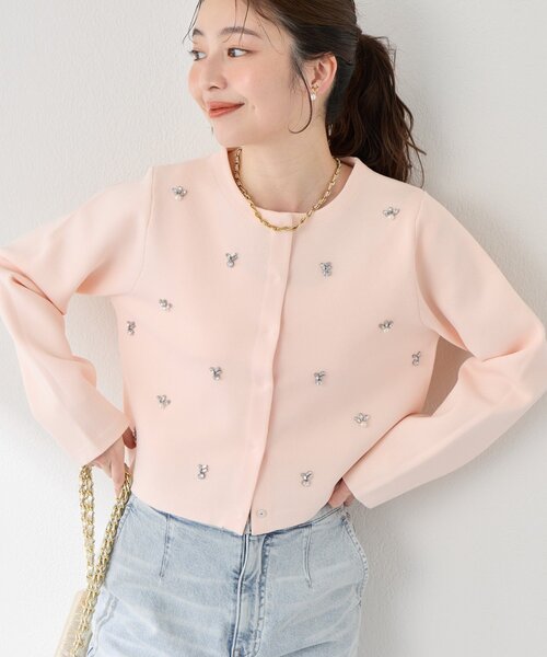 La boutique BonBon（ラブティックボンボン）の「【今すぐお届け！・お上品見え】ビジュー刺繍スポンディッシュジャケットカーディガン（ニット/セーター・レディース・ピンク/ライトグレー/ホワイト・FREE）」の7枚目の写真