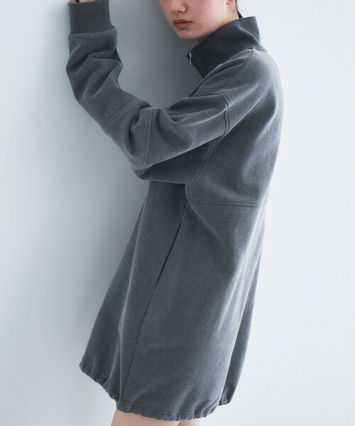 CODE A(コードエー)の「half zip sweat mini dress(スウェット・レディース・チャコールグレー/ベージュ・00)」の11枚目の写真