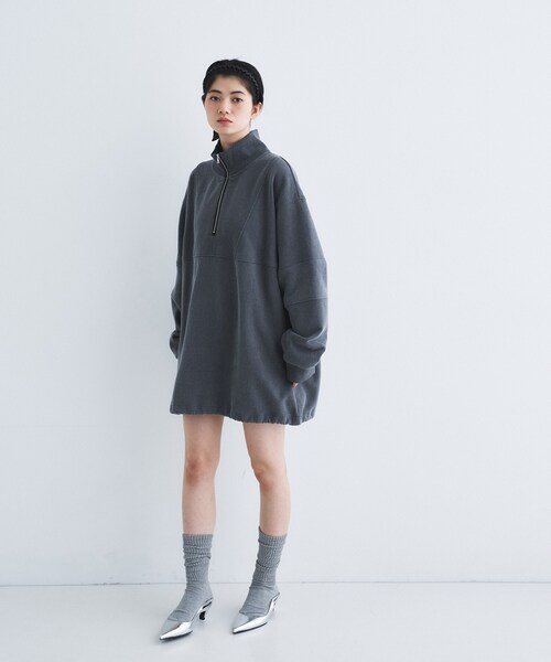 CODE A(コードエー)の「half zip sweat mini dress(スウェット・レディース・チャコールグレー/ベージュ・00)」の12枚目の写真