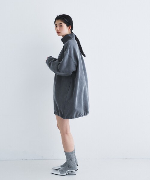 CODE A(コードエー)の「half zip sweat mini dress(スウェット・レディース・チャコールグレー/ベージュ・00)」の13枚目の写真