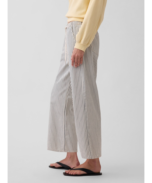 GAP(ギャップ)の「ローライズ '90S ルーズフィット イージーウエスト クロップド ストライプデニム(デニムパンツ・レディース・ホワイト×ブラック・XS/S/M/L/XXS)」の3枚目の写真