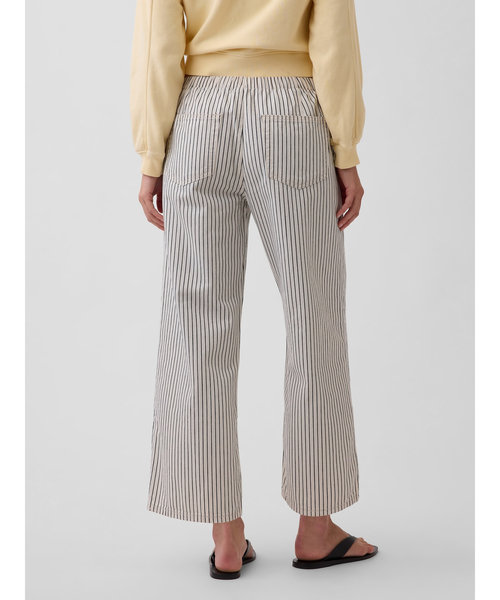 GAP(ギャップ)の「ローライズ '90S ルーズフィット イージーウエスト クロップド ストライプデニム(デニムパンツ・レディース・ホワイト×ブラック・XS/S/M/L/XXS)」の4枚目の写真