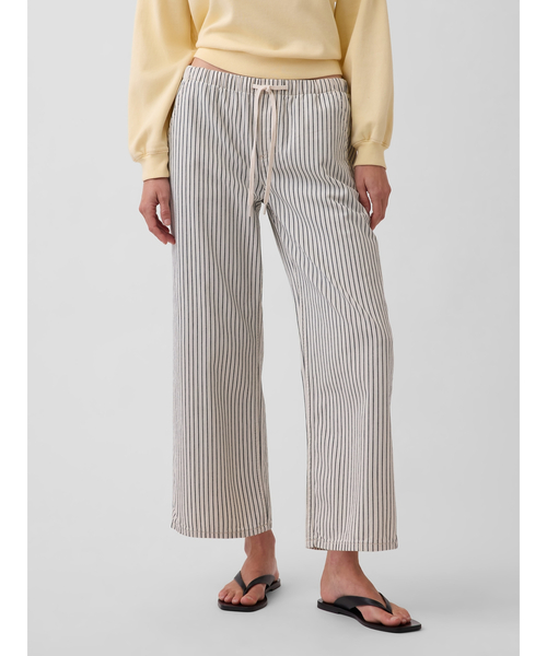 GAP(ギャップ)の「ローライズ '90S ルーズフィット イージーウエスト クロップド ストライプデニム(デニムパンツ・レディース・ホワイト×ブラック・XS/S/M/L/XXS)」の1枚目の写真