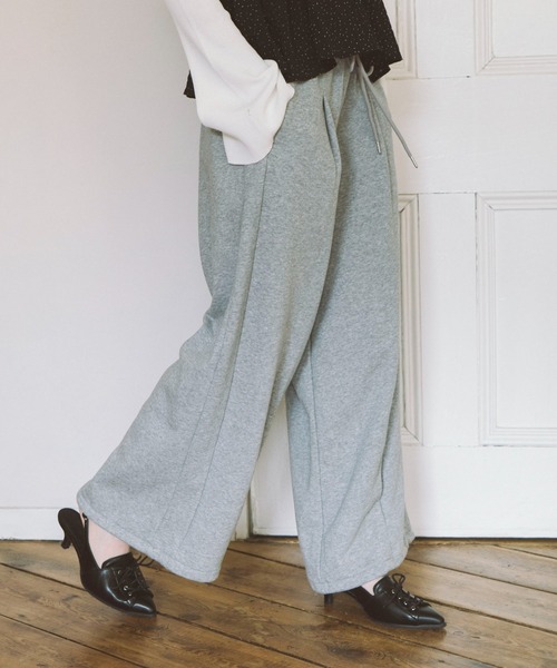 archives（アルシーヴ）の「センタータックワイドスウェットパンツ（スウェットパンツ・レディース・オートミール/グレー・MEDIUM）」の6枚目の写真