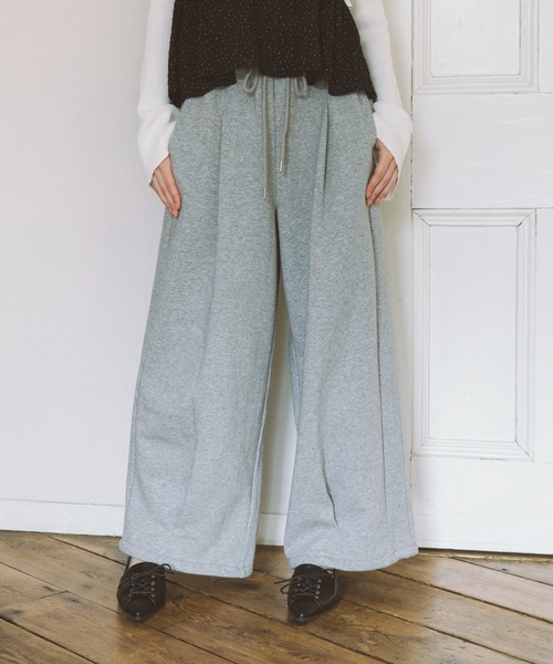 archives（アルシーヴ）の「センタータックワイドスウェットパンツ（スウェットパンツ・レディース・オートミール/グレー・MEDIUM）」の4枚目の写真